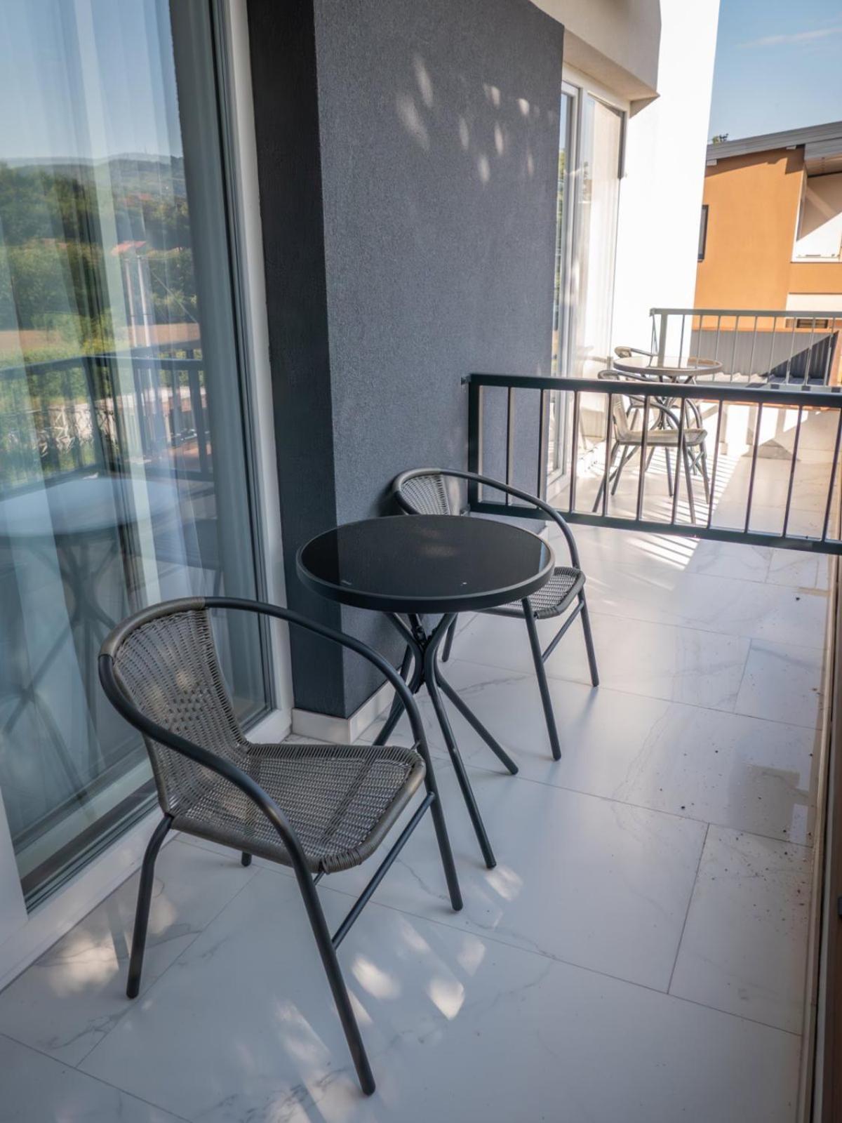 Sunny Corner Apartments Visoko Exteriör bild